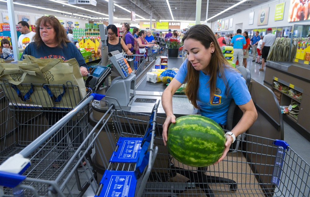 ALDI Grocery Store Opens in Bradenton | Photo Galleries | HeraldTribune.com